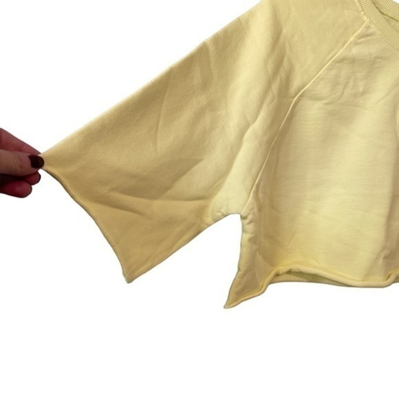 🔹5/$25🔹 BP NWT Women's Yellow Smile Short‎ Sleeve Sweatshirt Cropped. Small - Picture 4 of 9